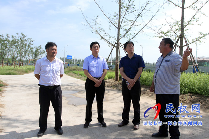 縣委常委、宣傳部長(zhǎng)屠志遠(yuǎn)陪同《商丘日?qǐng)?bào)》采訪團(tuán)在我縣采訪調(diào)研