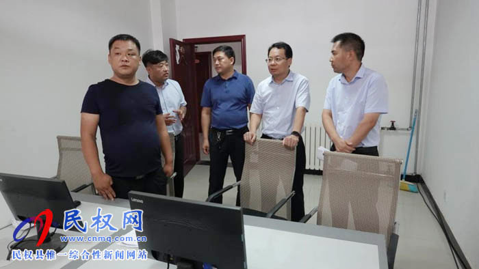 縣委常委、常務(wù)副縣長李啟峰到縣揚塵污染防控辦公室檢查指導(dǎo)工作