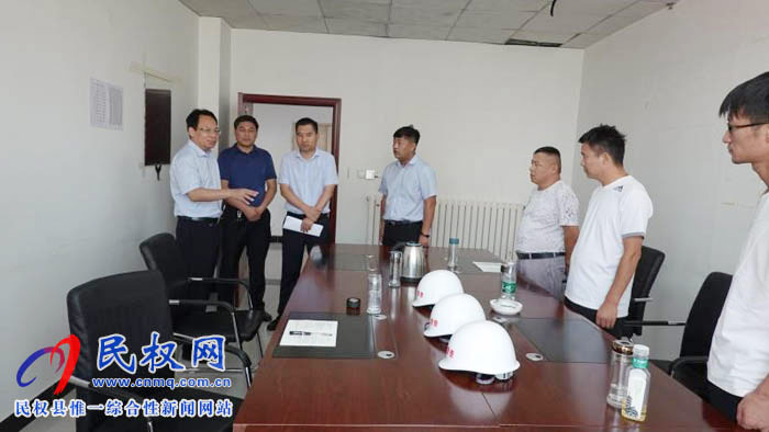 縣委常委、常務(wù)副縣長李啟峰到縣揚塵污染防控辦公室檢查指導(dǎo)工作