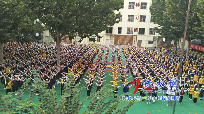 育才雙語小學(xué)第十二屆讀書節(jié)開幕 育才雙語小學(xué)第十二屆讀書節(jié)開幕
