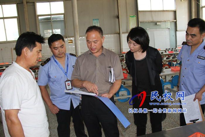 民權(quán)縣食藥監(jiān)局開展“雙節(jié)”期間食品專項整治行動 民權(quán)縣食藥監(jiān)局開展“雙節(jié)”期間食品專項整治行動