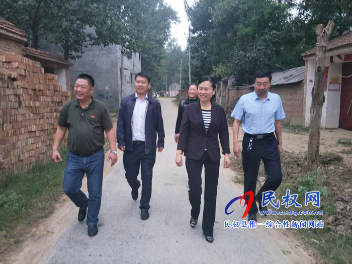 市安監(jiān)局深入民權縣調(diào)研指導縣安全監(jiān)管局脫貧攻堅工作 市安監(jiān)局深入民權縣調(diào)研指導縣安全監(jiān)管局脫貧攻堅工作