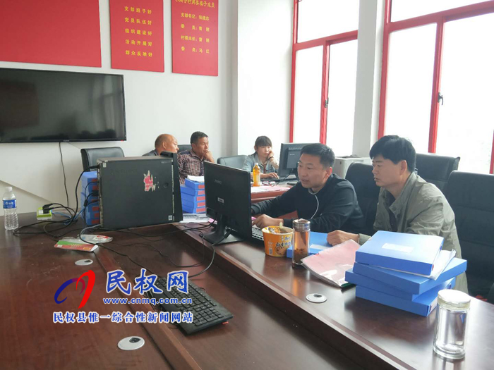 雙塔鎮(zhèn)村村配電腦提升脫貧攻堅質(zhì)量 雙塔鎮(zhèn)村村配電腦提升脫貧攻堅質(zhì)量