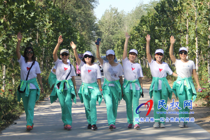 民權(quán)縣實驗小學(xué)舉行“慶國慶”教職工金秋徒步活動 民權(quán)縣實驗小學(xué)舉行“慶國慶”教職工金秋徒步活動