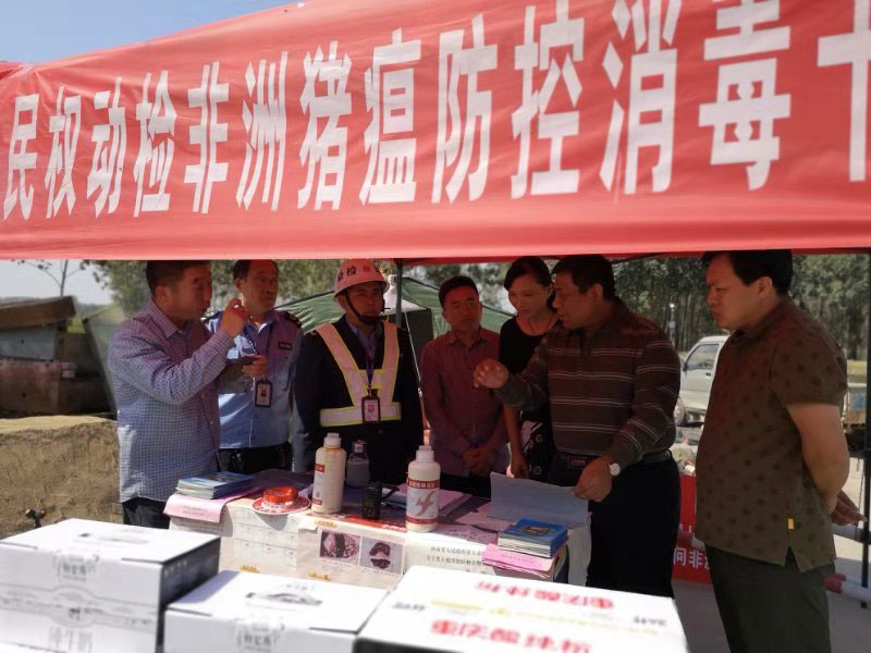 市畜牧局局長(zhǎng)海繼增慰問節(jié)假日非洲豬瘟防控消毒卡點(diǎn)值守人員