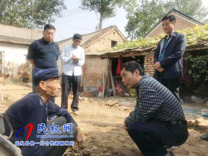 縣委常委、組織部長何玉明到褚廟鄉(xiāng)西張樓村督導(dǎo)查看脫貧攻堅工作