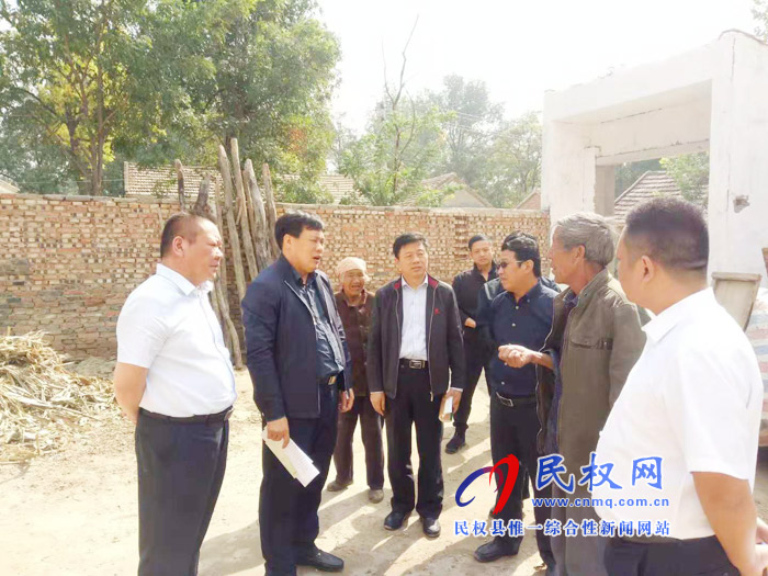 縣領(lǐng)導(dǎo)孟祥亮、陳鴻志督導(dǎo)檢查伯黨鄉(xiāng)脫貧攻堅工作