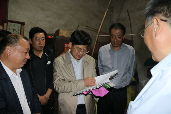 縣委副書記、縣長張團結(jié)下鄉(xiāng)督導調(diào)研脫貧攻堅工作
