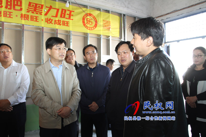 縣委副書記、縣長(zhǎng)張團(tuán)結(jié)調(diào)研秸稈禁燒工作