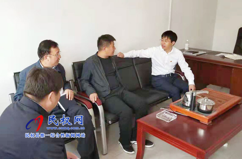 縣高新區(qū)常務(wù)副主任張愛軍到南華辦事處開展“三五”基層工作日活動 縣高新區(qū)常務(wù)副主任張愛軍到南華辦事處開展“三五”基層工作日活動
