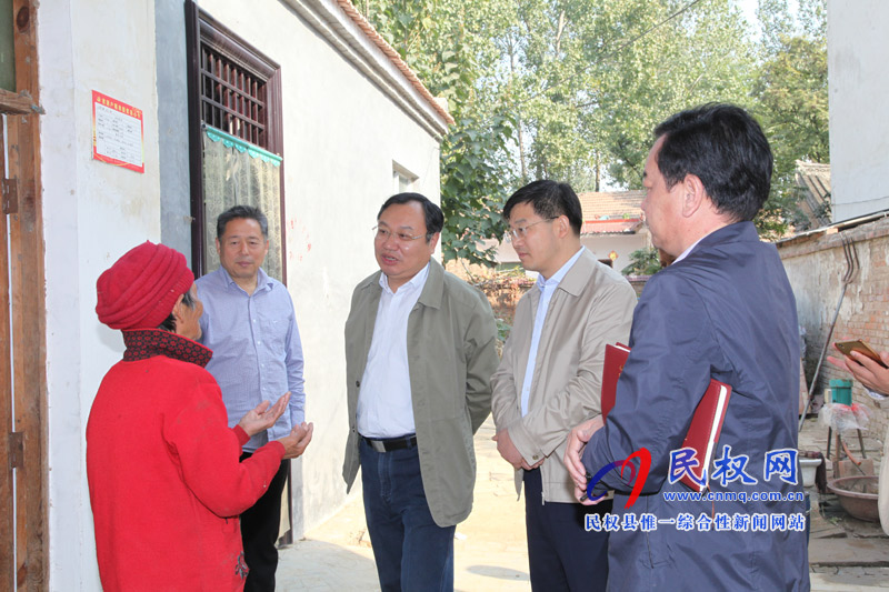 市委常委、常務副市長吳祖明到龍?zhí)伶?zhèn)邢莊村開展“三·五”基層工作日活動