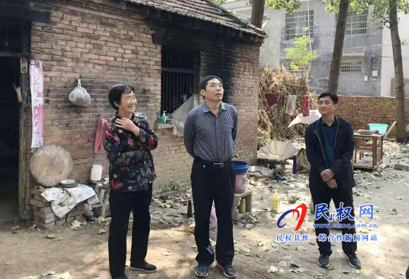 縣委常委、組織部長何玉明深入褚廟鄉(xiāng)督導破舊房屋拆除和人居環(huán)境整治工作