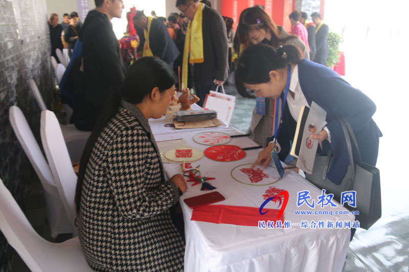 民權(quán)縣組織非遺傳承人參加華商節(jié)非遺展示活動