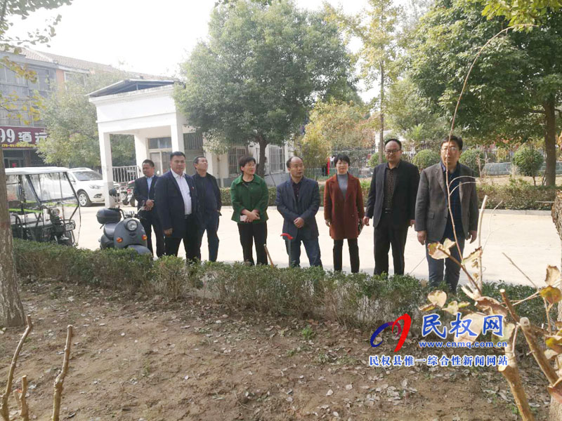 省專家組對我縣園林單位(小區(qū))及綠化達標道路進行考核驗收 省專家組對我縣園林單位(小區(qū))及綠化達標道路進行考核驗收