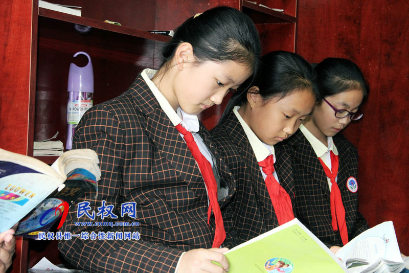 縣實(shí)驗(yàn)小學(xué)開(kāi)展圖書漂流活動(dòng)讓師生愛(ài)上圖書 縣實(shí)驗(yàn)小學(xué)開(kāi)展圖書漂流活動(dòng)讓師生愛(ài)上圖書
