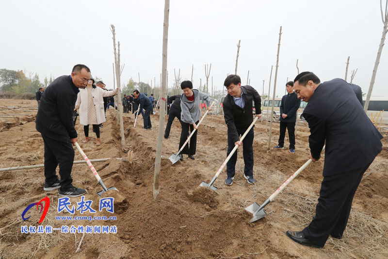 縣四家領(lǐng)導參加冬季義務(wù)植樹活動 縣四家領(lǐng)導參加冬季義務(wù)植樹活動