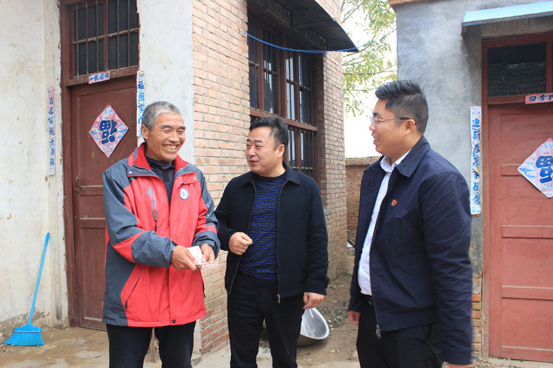 團(tuán)縣委、縣工信局溫暖行動助力建檔立卡貧困大學(xué)生圓夢