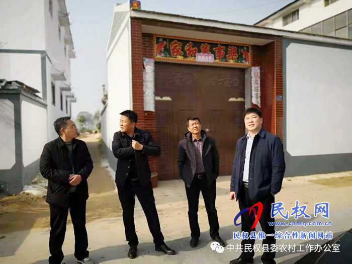 縣委農(nóng)辦主任張勇和縣人居環(huán)境顧問衛(wèi)志強(qiáng)到北關(guān)等7個(gè)鄉(xiāng)鎮(zhèn)督導(dǎo)農(nóng)村人居環(huán)境、垃圾治理和改廁工作