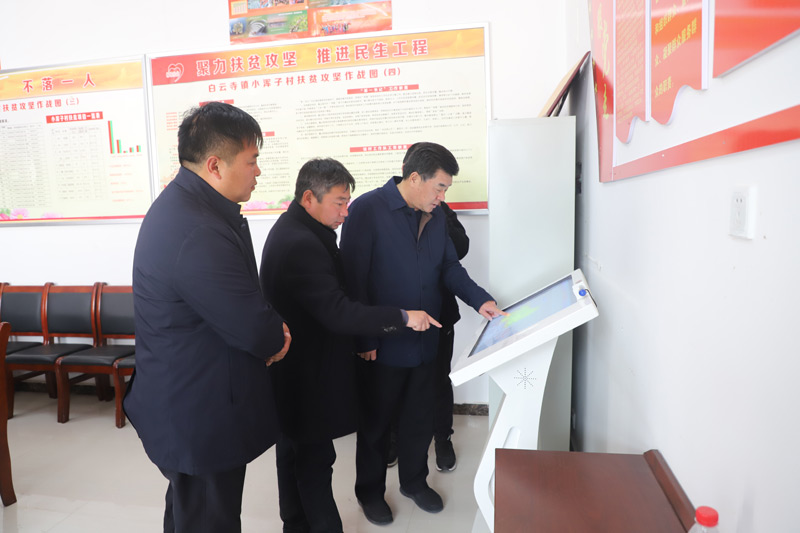 市人大常務(wù)副主任、市總工會主席劉沛到民權(quán)縣白云寺鎮(zhèn)開展“三·五”基層工作日活動