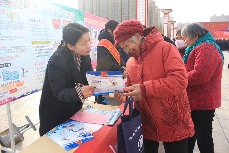 團(tuán)委積極參與“憲法宣傳周” 系列宣傳活動