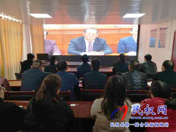 我縣各鄉(xiāng)鎮(zhèn)（街道辦）、縣直各單位認真組織全體干部集中收聽收看慶祝改革開放40周年大會