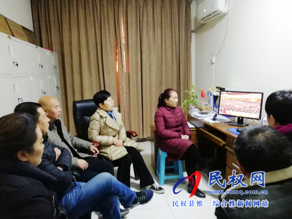 我縣各鄉(xiāng)鎮(zhèn)（街道辦）、縣直各單位認真組織全體干部集中收聽收看慶祝改革開放40周年大會