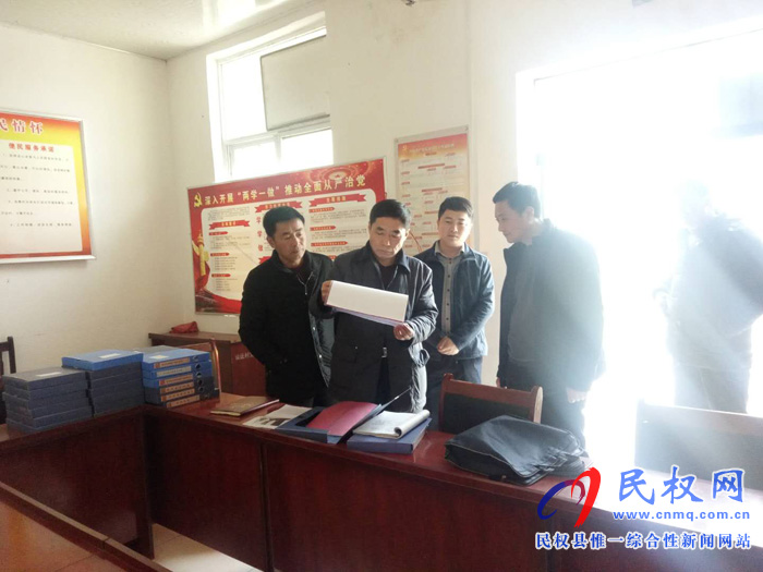 縣委常委、組織部長(zhǎng)何玉明到褚廟鄉(xiāng)指導(dǎo)軟弱渙散和后進(jìn)村整頓工作