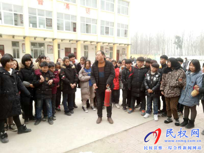 全縣中小學(xué)校開展安全隱患排查和消防應(yīng)急演練活動