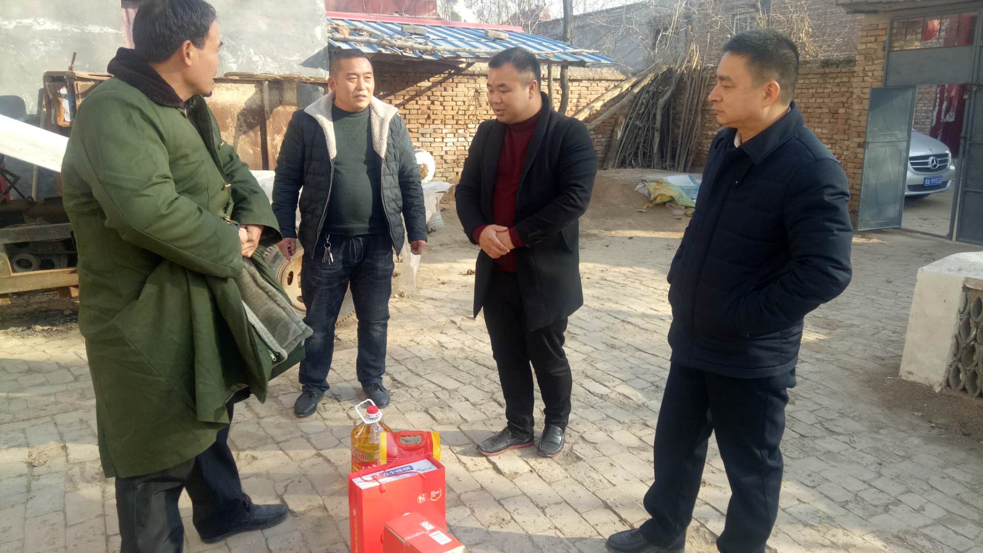 豐之茂氣體項目負責人到北關鎮(zhèn)慰問貧困戶 豐之茂氣體項目負責人到北關鎮(zhèn)慰問貧困戶