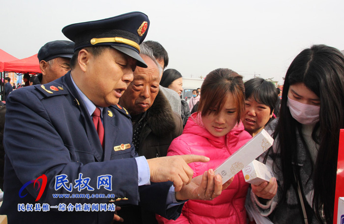 縣工商質(zhì)監(jiān)局開展“打假冒護(hù)民生”集中宣傳活動(dòng)