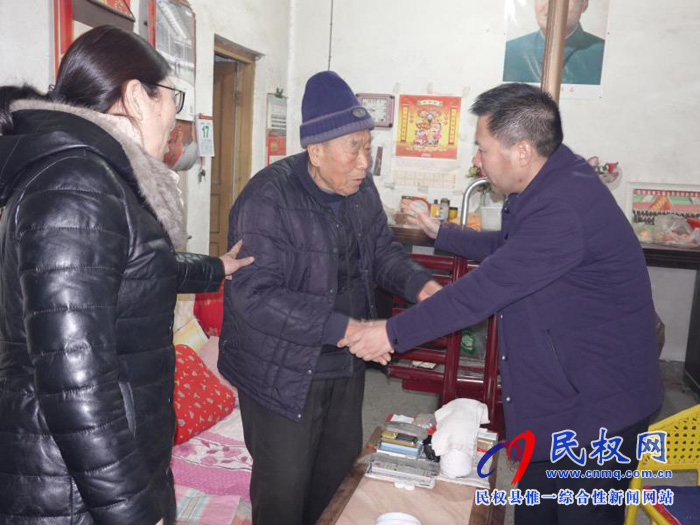 縣住建局領導走訪慰問困難黨員職工