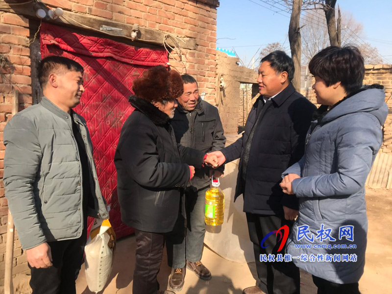 縣農(nóng)牧局組織開展節(jié)前慰問貧困戶活動