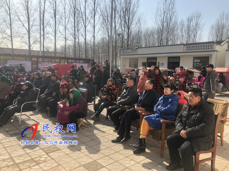河南省話劇藝術(shù)中心“紅色文藝輕騎兵”新春走基層慰問演出活動走進(jìn)野崗鎮(zhèn) 河南省話劇藝術(shù)中心“紅色文藝輕騎兵”新春走基層慰問演出活動走進(jìn)野崗鎮(zhèn)