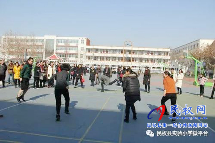 民權(quán)縣實驗小學(xué)舉行教職工迎新春講故事聯(lián)歡會