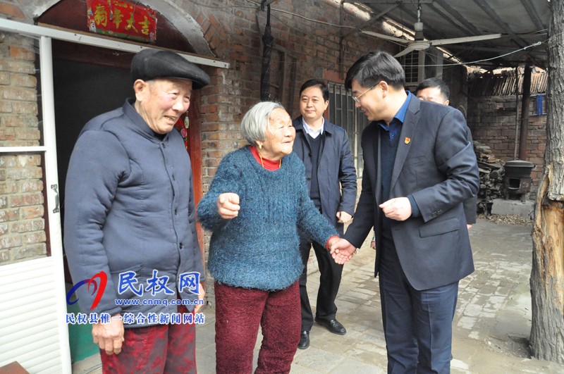 縣四大家領(lǐng)導(dǎo)走訪慰問困難群眾、下崗失業(yè)特困職工和企業(yè)軍轉(zhuǎn)干部