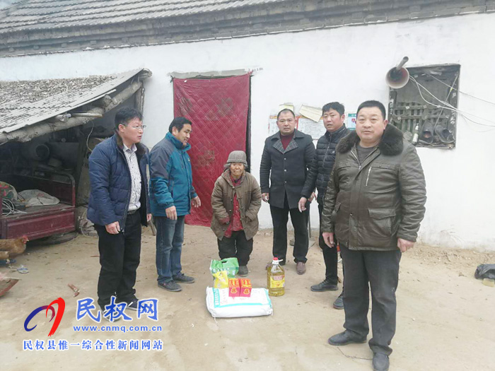 縣環(huán)保局?jǐn)y手愛(ài)心企業(yè)慰問(wèn)困難群眾