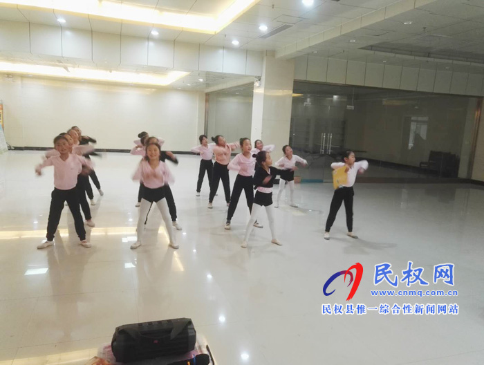 民權(quán)縣2019元宵節(jié)文藝晚會(huì)正在緊密籌備排練中 民權(quán)縣2019元宵節(jié)文藝晚會(huì)正在緊密籌備排練中