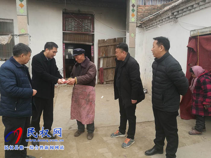 縣住建局帶領愛心企業(yè)春節(jié)走訪慰問老黨員、貧困戶