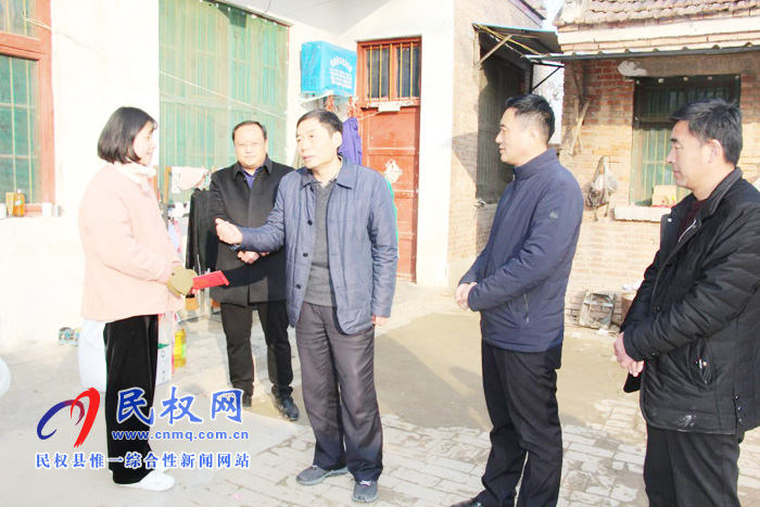 縣委常委、組織部長何玉明到褚廟鄉(xiāng)走訪慰問春蕾女童