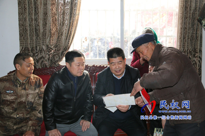 縣領(lǐng)導慰問徐迪一等功軍人家屬 縣領(lǐng)導慰問徐迪一等功軍人家屬