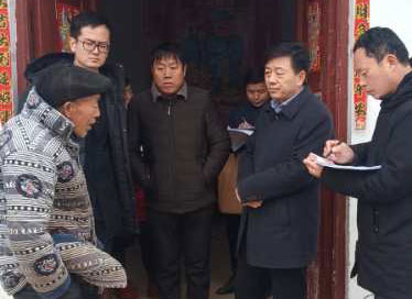 縣委群工部長陳鴻志到到王莊寨鎮(zhèn)督導脫貧攻堅工作 縣委群工部長陳鴻志到到王莊寨鎮(zhèn)督導脫貧攻堅工作