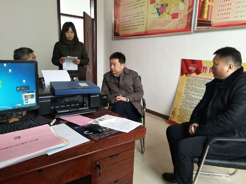 縣委常委、縣委辦公室主任孟亞松到野崗鎮(zhèn)檢查督導(dǎo)脫貧攻堅總攻工作