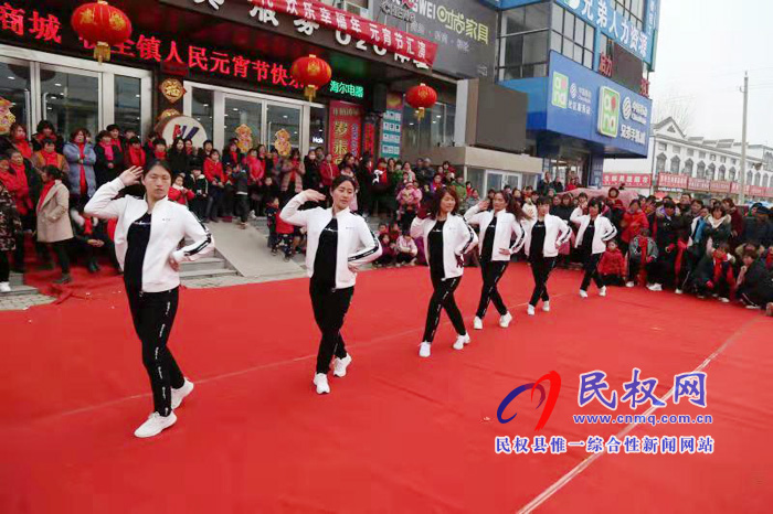 人和鎮(zhèn)群眾廣場(chǎng)舞紅紅火火鬧元宵 人和鎮(zhèn)群眾廣場(chǎng)舞紅紅火火鬧元宵