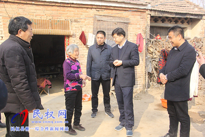縣委副書記、縣長張團(tuán)結(jié)督查調(diào)研脫貧攻堅工作