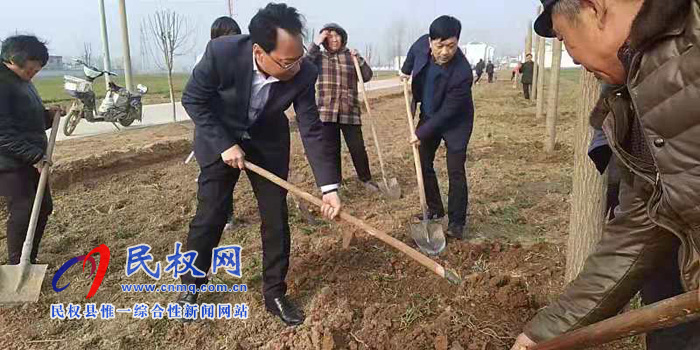 縣委常委、常務副縣長李啟峰參加林七鄉(xiāng)2019年春季義務植樹活動