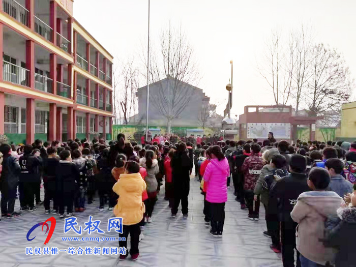 踐行十九大精神，做文明少年——伯黨鄉(xiāng)伯西小學(xué)升旗儀式