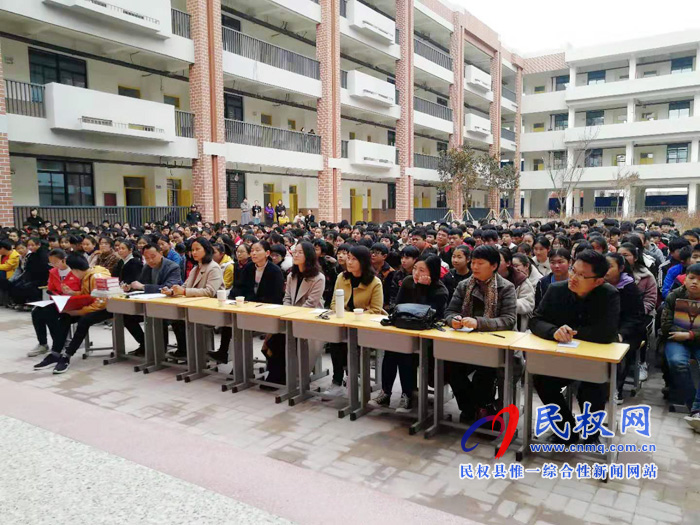 民族學(xué)校舉行“弘揚(yáng)傳統(tǒng)文化，繼承傳統(tǒng)美德”演講比賽