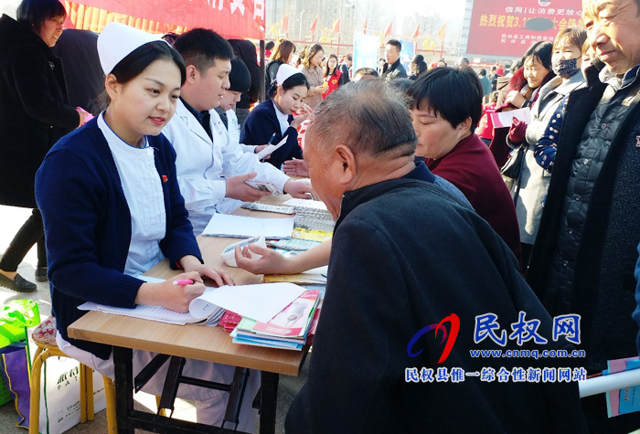縣中醫(yī)院舉行“3?15消費者權(quán)益日”義診活動 縣中醫(yī)院舉行“3?15消費者權(quán)益日”義診活動