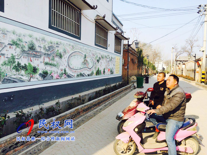 花園鄉(xiāng)趙洪坡村繪制油畫(huà)扮靚鄉(xiāng)村旅游