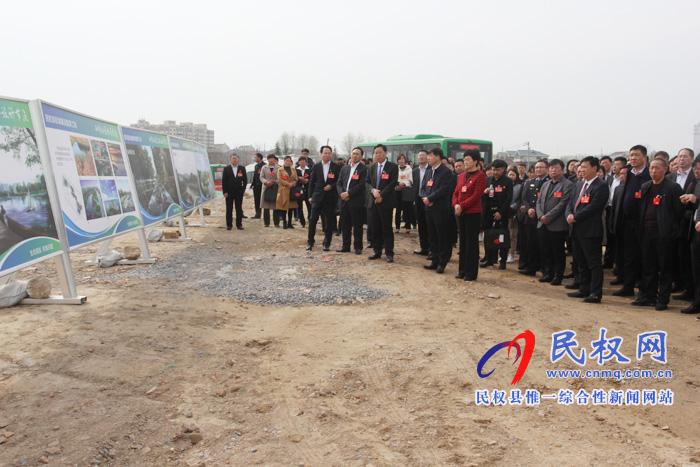 縣人大代表集中視察我縣重點項目建設 縣人大代表集中視察我縣重點項目建設
